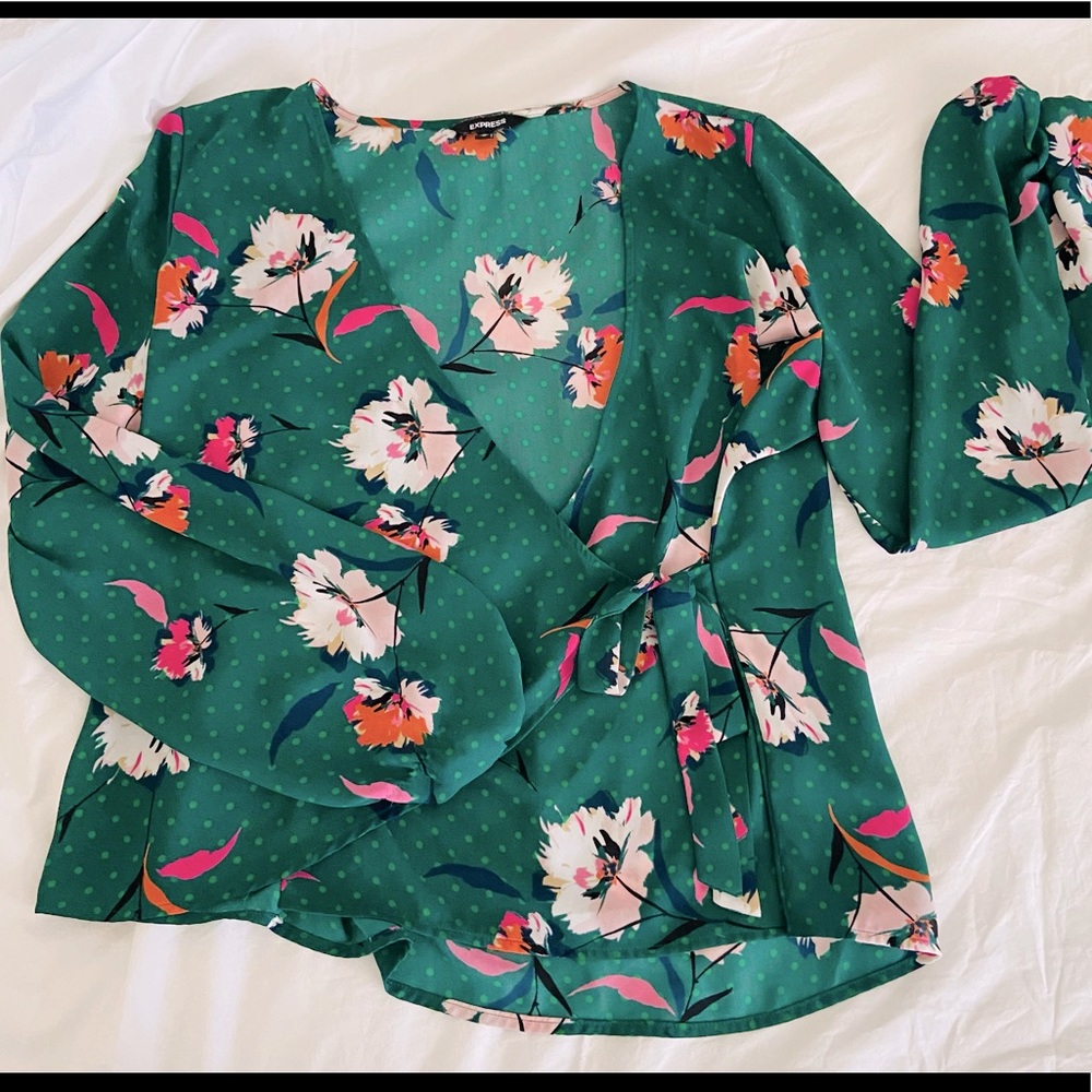 Adorable faux wrap top!